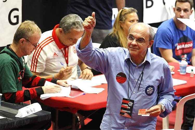 "Paixão e Sucesso" traz textos de ex-vice-presidentes da gestão Bandeira sobre gestão do Flamengo e será lançado hoje no Shopping Leblon