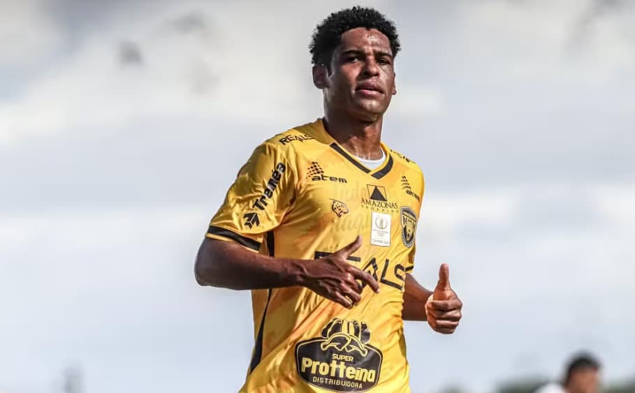 William Barbio, atacante do Amazonas, durante jogo pelo Estadual; jogador projetou duelo com o Flamengo na Copa do Brasil