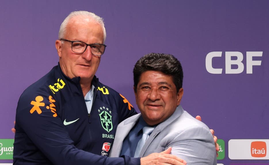 Copa América vai prejudircar calendário do Flamengo. Na foto: Presidente da CBF abraça Dorival Junior