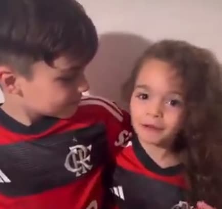 Juli e seu irmão, fãs de De La Cruz, mandaram recado ao jogador