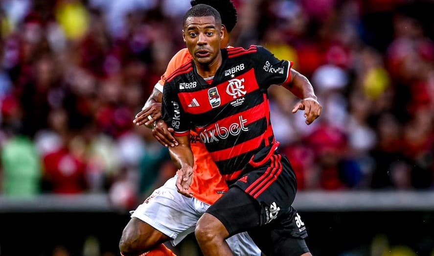 De La Cruz pelo Flamengo. Torcedores elogiaram entrega do jogador e pediram para demais atletas serem como ele. Lance com Paquetá foi comparado.