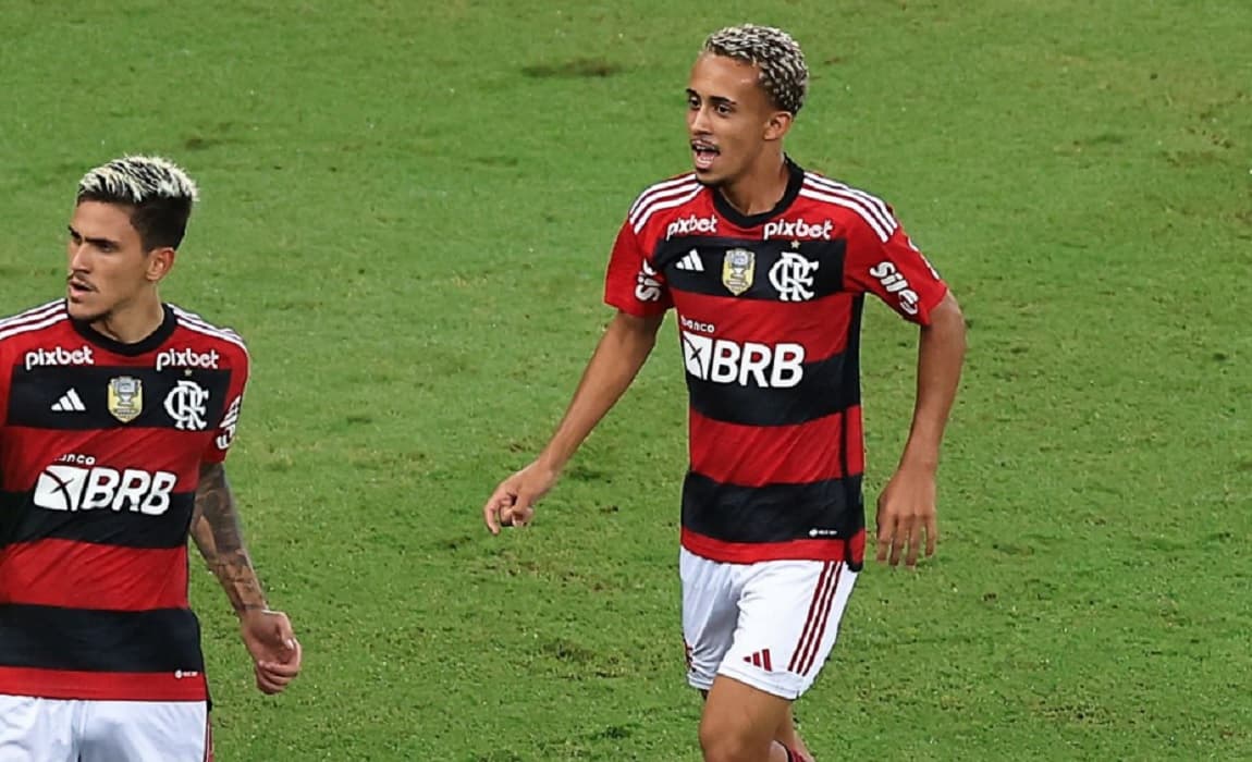 matheus gonçalves em ação pelo flamengo