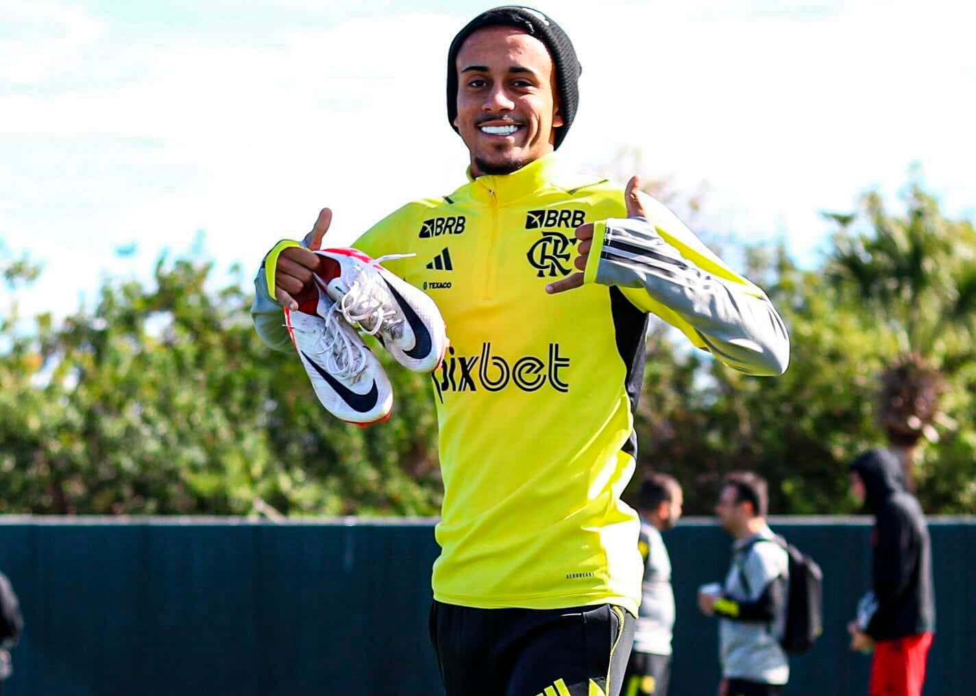 matheus gonçalves em treino do flamengo