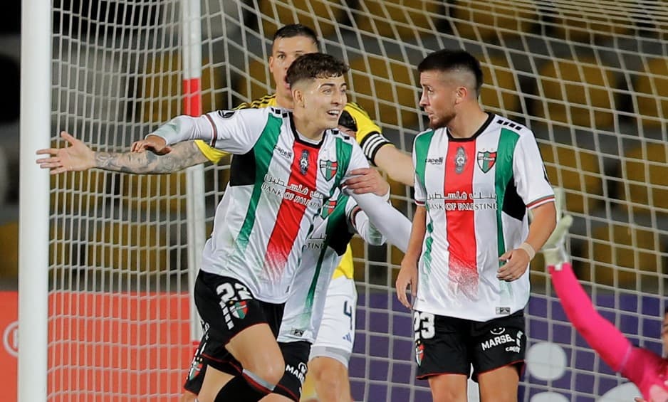 Jogadores do Palestino comemoram gol contra o Millonarios, pela Libertadores