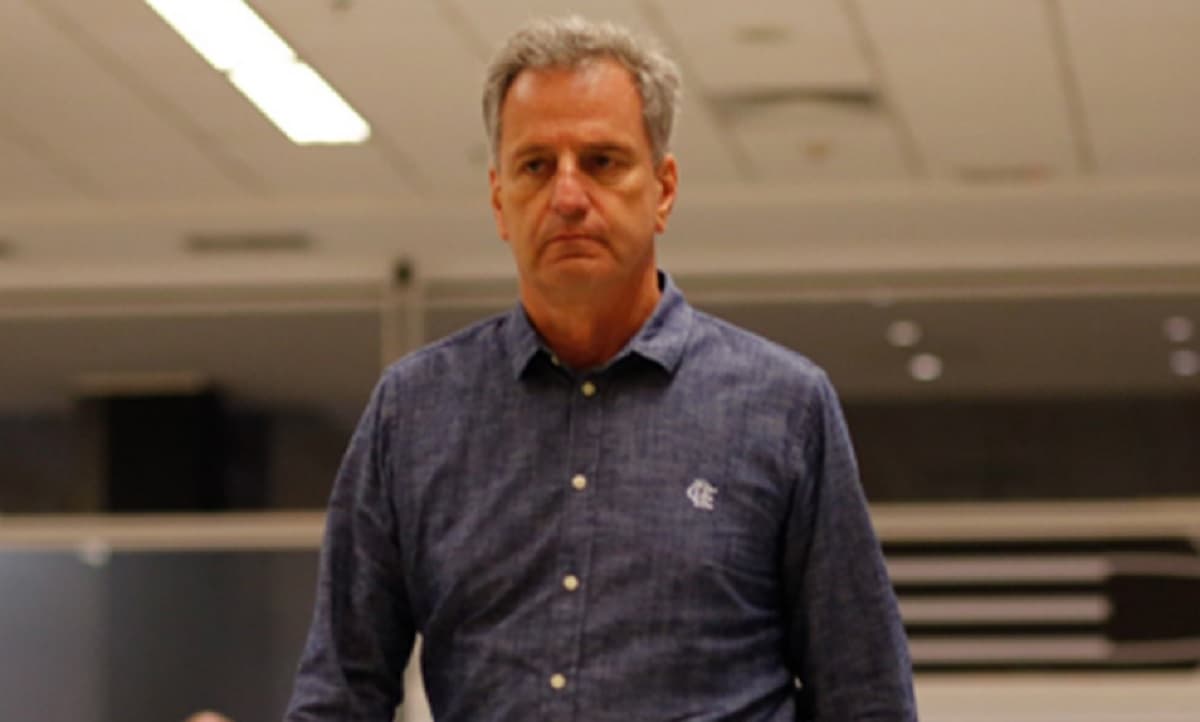 Rodolfo Landim em jogo do Flamengo; jornalista relembra polêmicas de Landim com Bolsonaro e fala sobre Zico