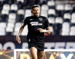 Tiquinho desfalca Botafogo contra o Flamengo