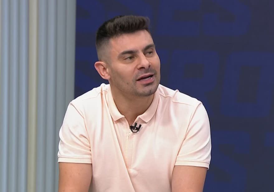 Alex durante o programa Troca de Passes; comentarista falou sobre Amazonas x Flamengo e escolhas de Tite