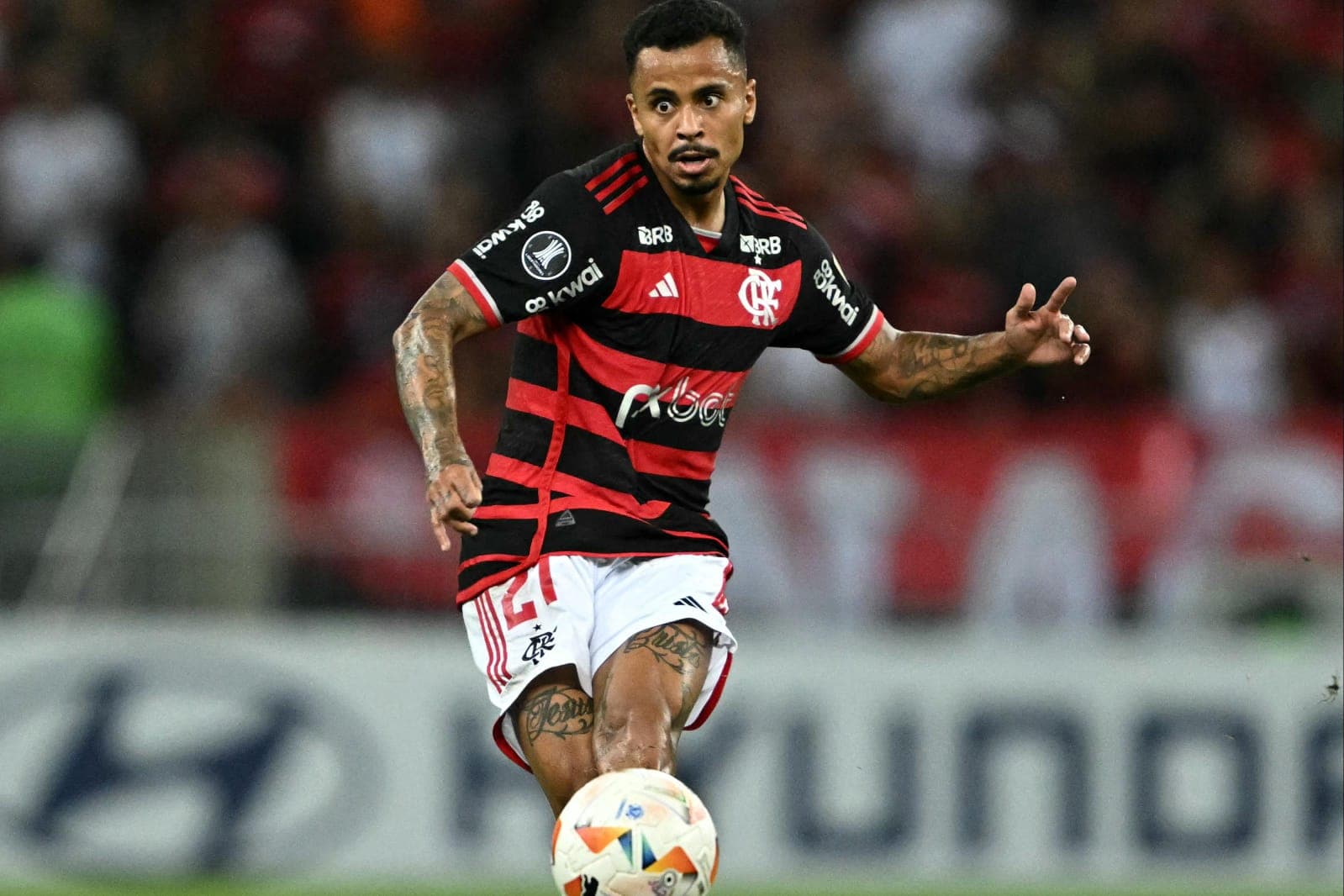 Allan em campo pelo Flamengo; volante está em lista do CIES