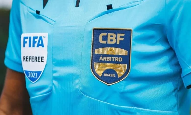 Foto de emblemas que árbitros da CBF e da Fifa carregam no peito; Abrafut vai denunciar Bruno Síndel no STJD