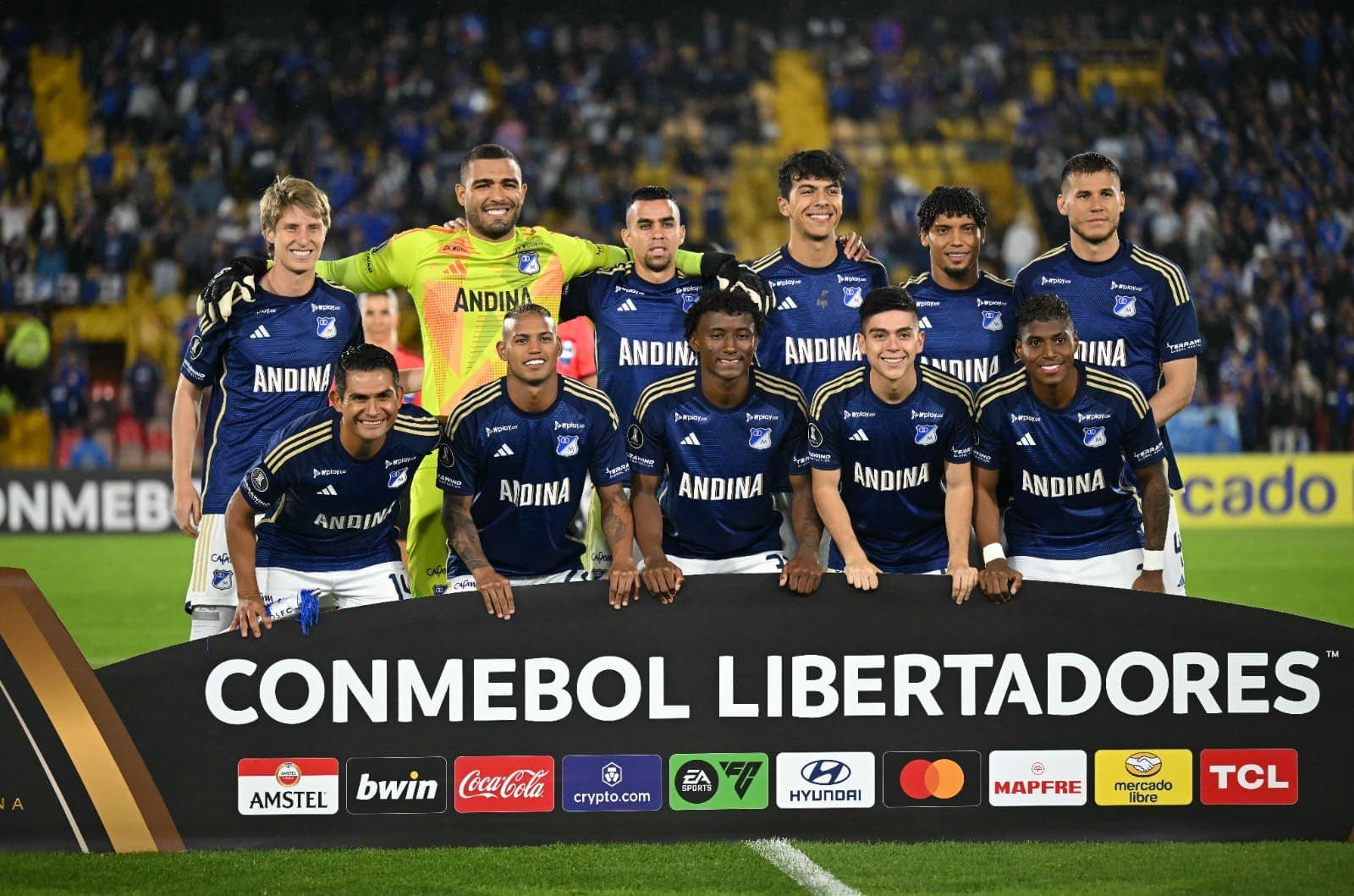 Time do Millonarios antes de confronto pela Libertadores; time colombiano enfrentar Flamengo no Maracanã