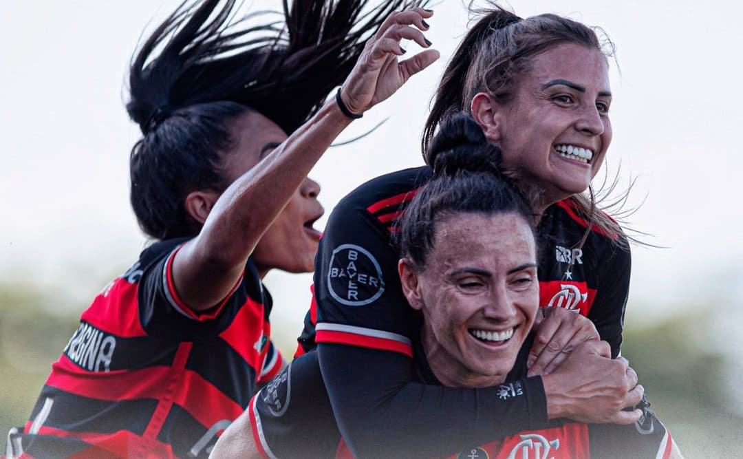 Jogadoras do Flamengo comemoram gol