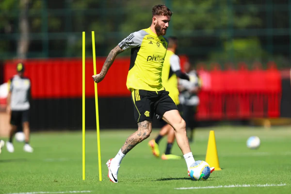 Léo Pereira em treino do Flamengo