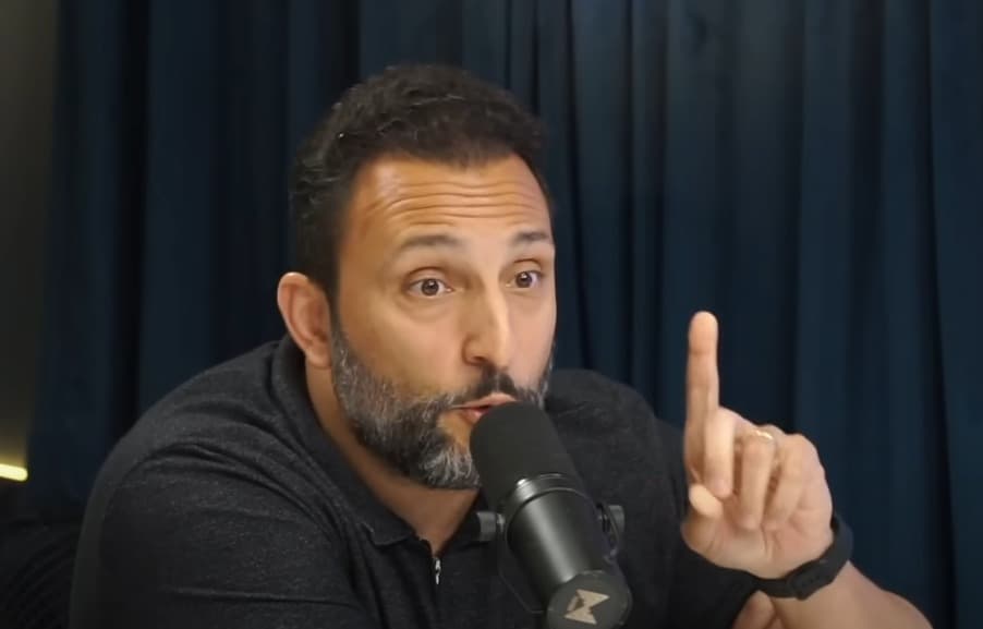 Vitor Sérgio Rodrigues em podcast; jornalista comparou trabalho de Tite no Flamengo com os de Sampaoli e Vitor Pereira e cobrou dirigentes nas redes sociais