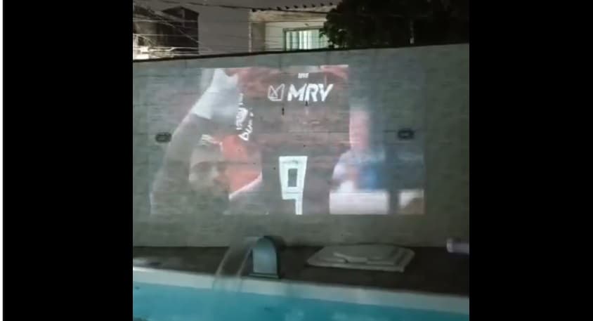 Casal usa título da Libertadores 2019 do Flamengo em chá de bebê; veja