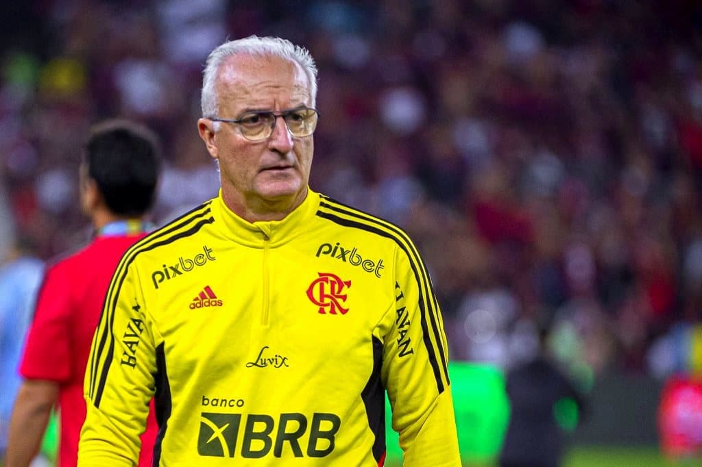 Torcedores brincam com Dorival Júnior, ex-técnico do Flamengo, sobre venda exorbitante de Fabrício Bruno