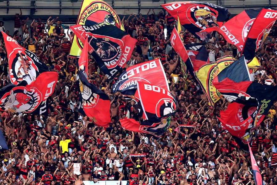 Torcida do Flamengo no Maracanã contra o Corinthians