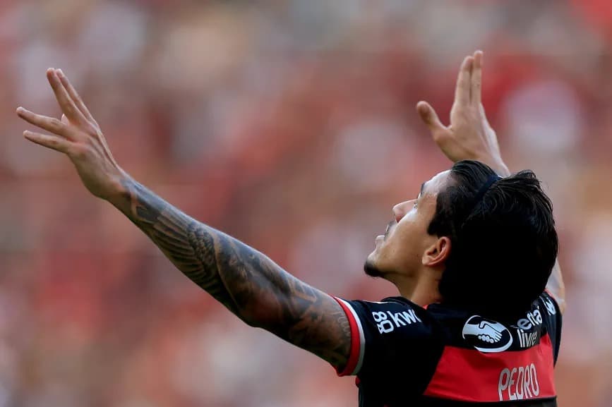 Flamengo volta a chutar a gol, evoluiu em quesito e vence o Corinthians