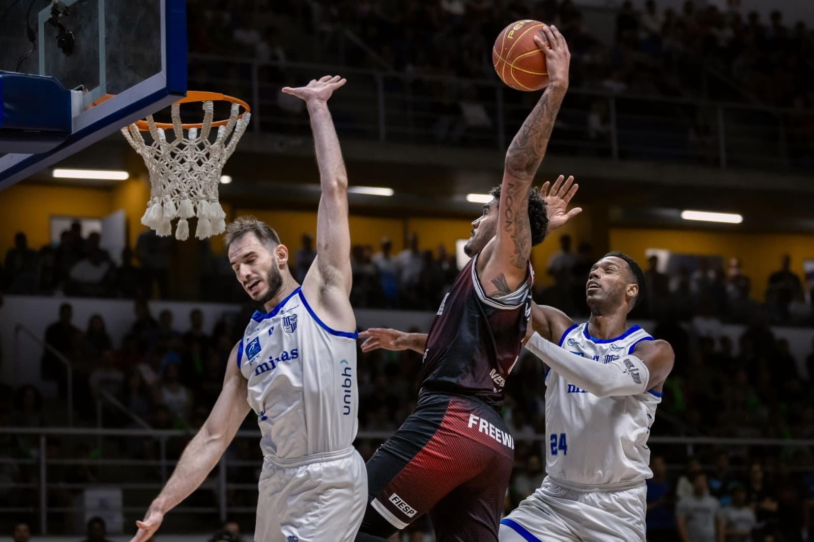 Franca e Minas decidem adversário do Flamengo na final do NBB