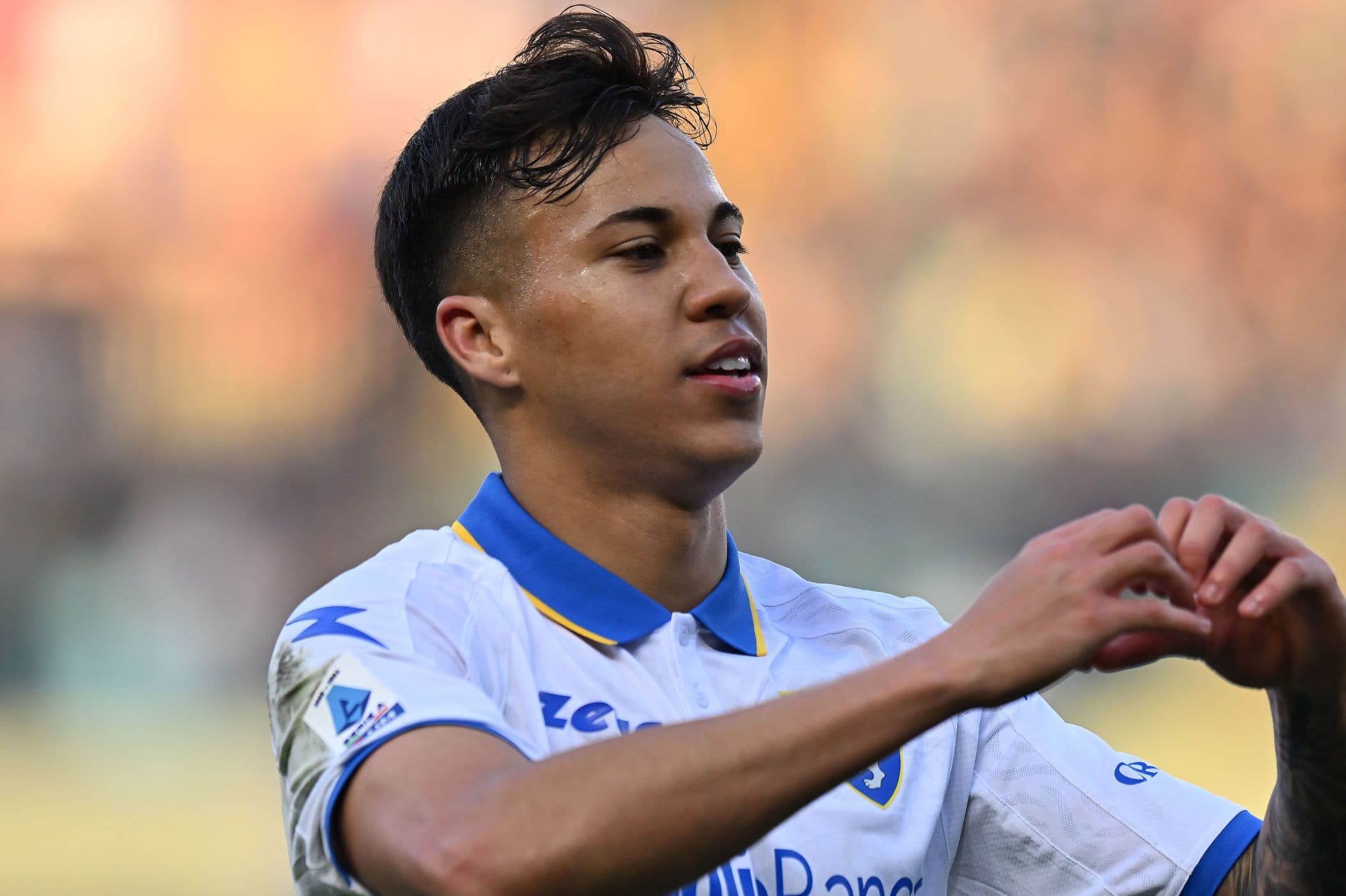 Kaio Jorge comemora gol pelo Frosinone.