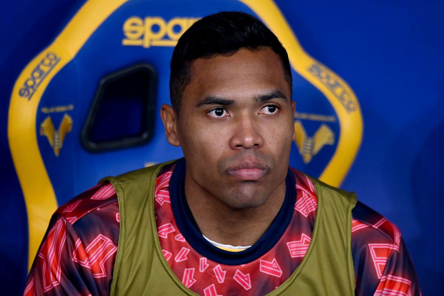 Alex Sandro no banco de reservas da Juventus.