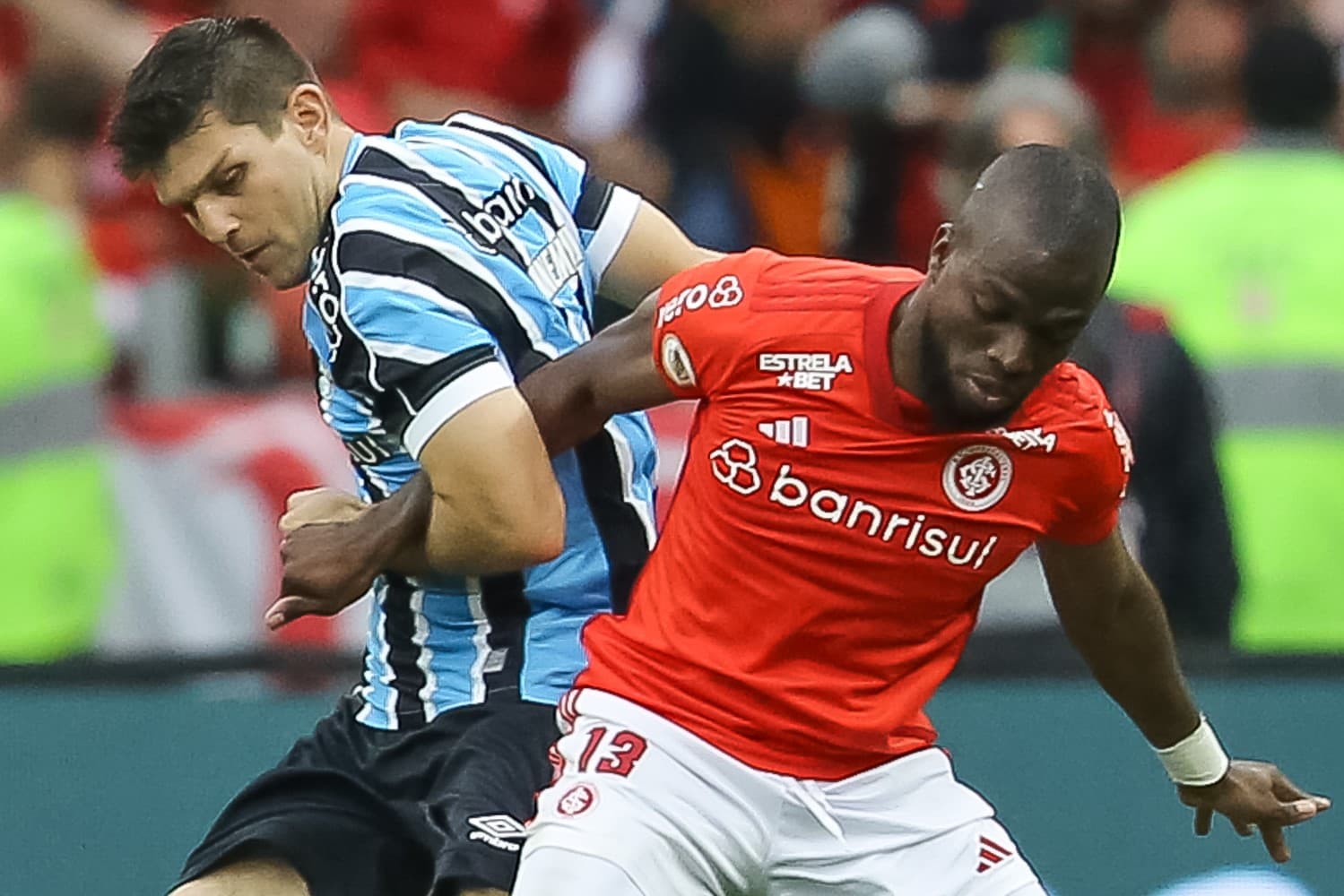 Grêmio e Internacional em jogo do Brasileirão 2023