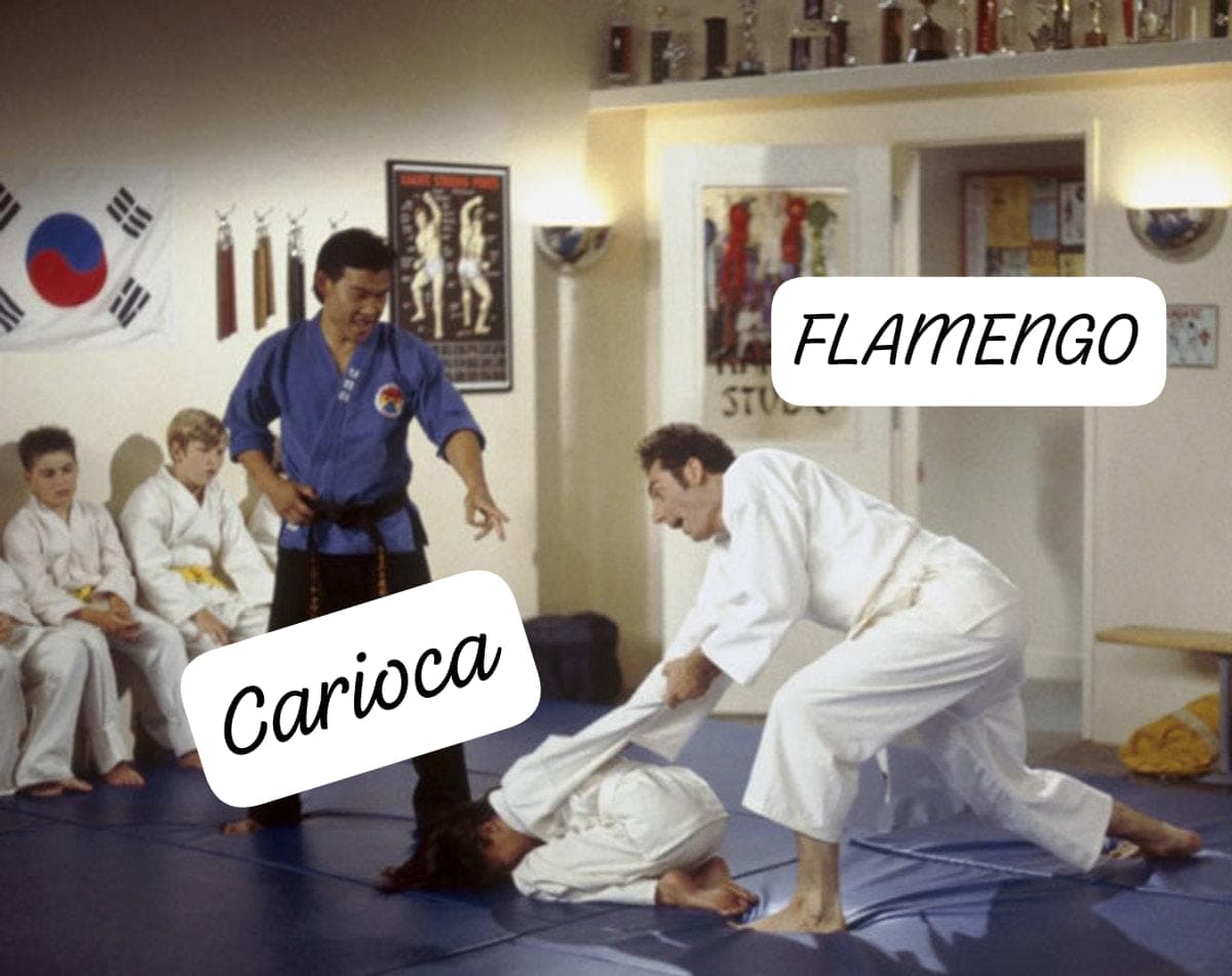 Krammer, personagem da série Seinfeld, derruba menino na aula de caratê