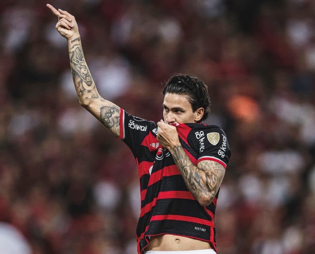 Pedro se destaca entre jogadores do Flamengo na fase de grupos da Libertadores