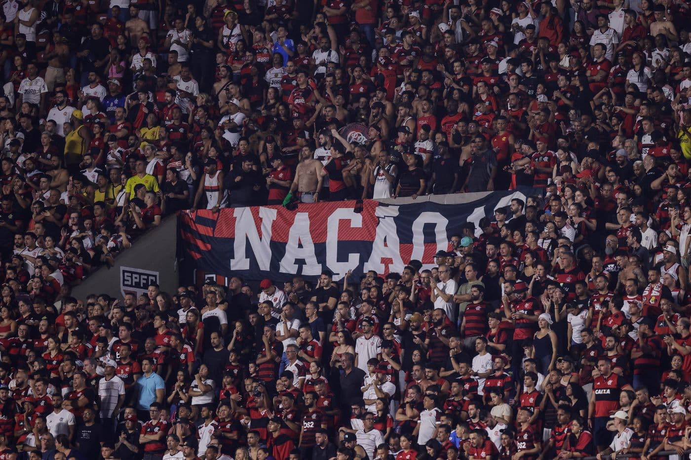 Torcida do Flamengo de visitante no Morumbi, na final da Copa do Brasil 2023