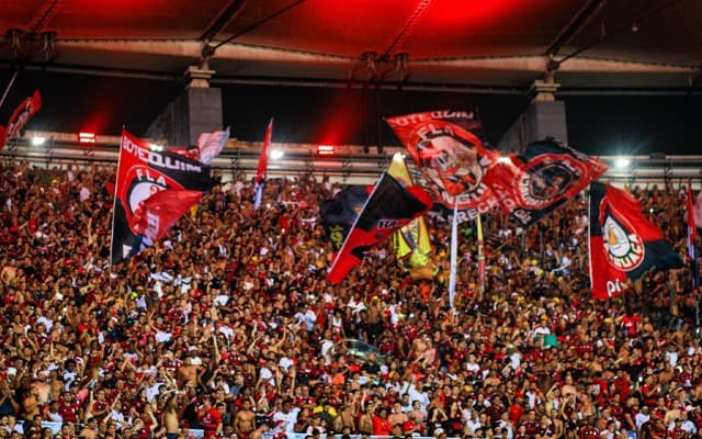 Torcedores do Flamengo no Maracanã; ainda muito ingressos disponíveis para Flamengo x Atlético-GO
