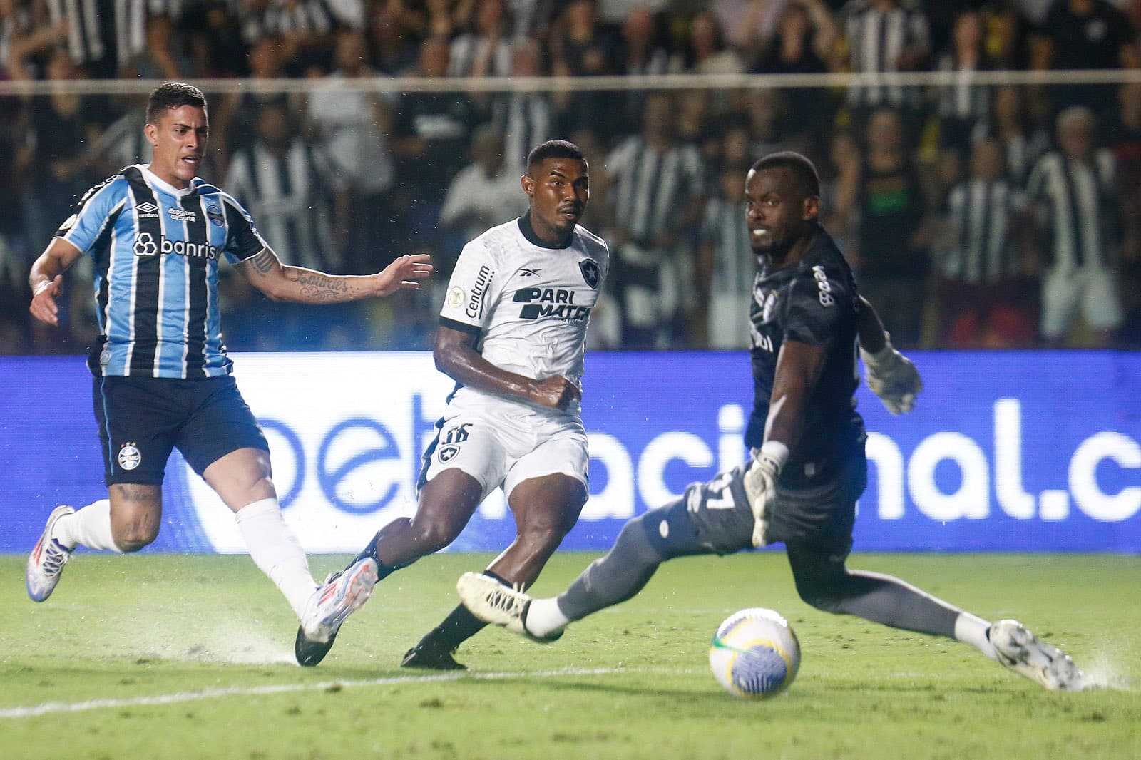 Cuiabano marca gol em Grêmio x Botafogo; Flamengo termina 9ª rodada na 2ª posição do Brasileirão