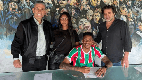 André Luiz, ex-Flamengo, assina contrato com o Estrela Amadora