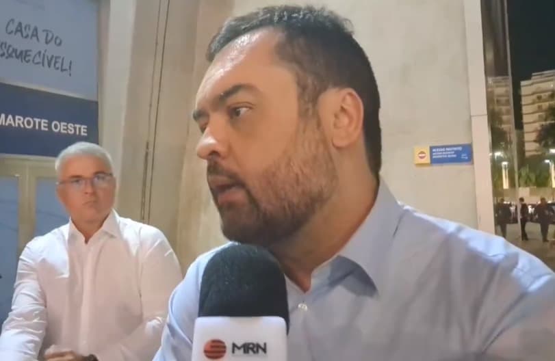 Governador do Rio, Cláudio Castro concede entrevista aos jornalistas antes de jogo do Flamengo