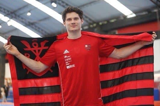Diogo Soares com camisa do Flamengo
