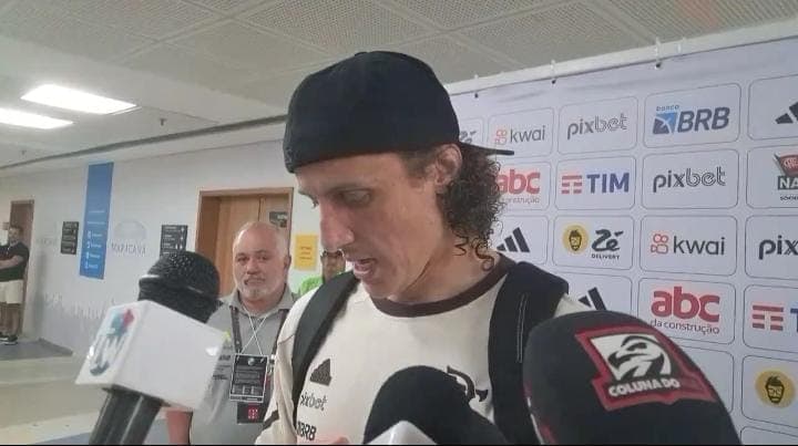 David Luiz se emociona ao responder sobre Rodinei, campeão da Conference League pelo Olympiacos