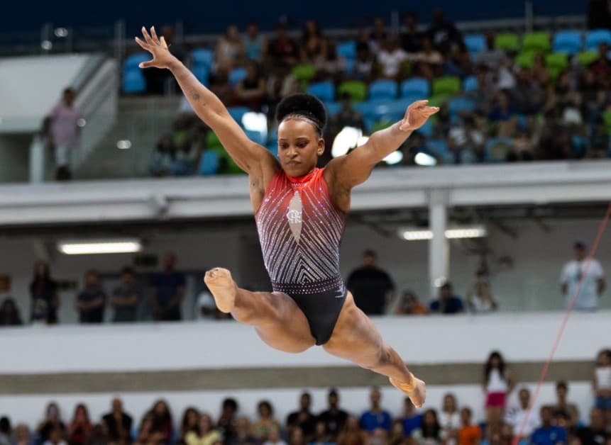 Rebeca Andrade compete com maiô do Flamengo no Troféu Brasil; Globo ignorou clube ao noticiar medalhas