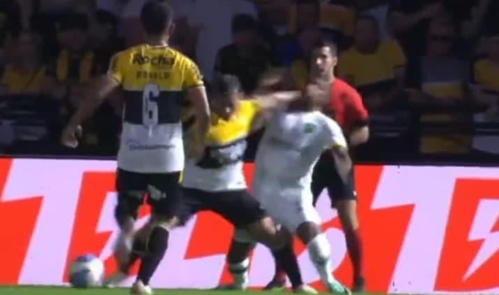 Trauco agride Cafu e recebe cartão vermelho em Criciúma x Cuiabá; Ramon e Max, ex-Flamengo, marcaram na goleada