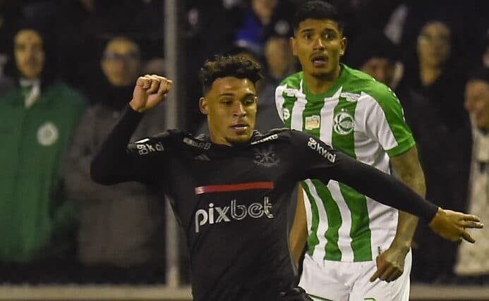 Victor Hugo em jogo Juventude x Flamengo; torcedores criticaram atuação do jovem