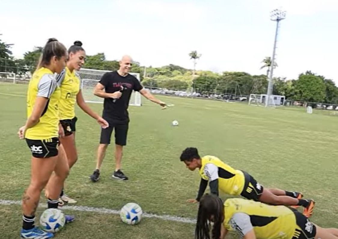 Barraca e Diovanna, do Sub-20, vencem meninas do time principal em desafio da FlaTV