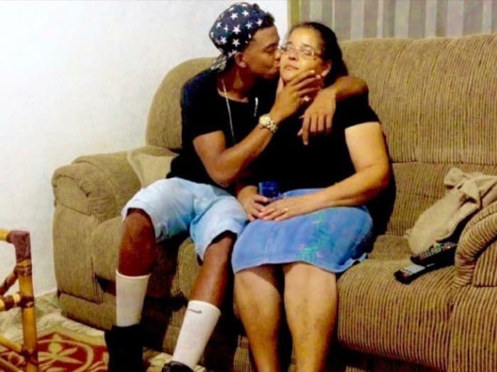 Carlinhos perde a mãe e recebe apoio da torcida do flamengo