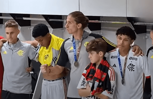 Filipe Luís se despediu do Sub-17 do Flamengo