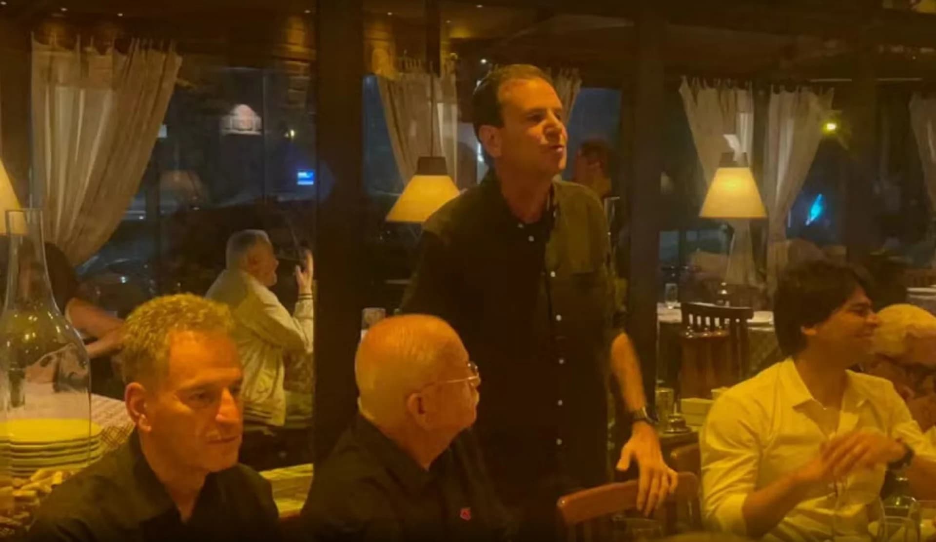 Condições são parte da "desapropriação por hasta pública", lei usada por Paes para que Flamengo possa construir estádio no Gasômetro