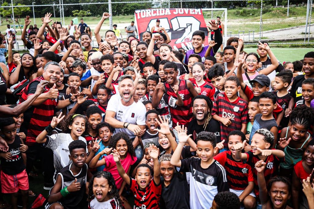 22% da torcida do Flamengo tem 24 anos ou menos, enquanto média nacional é de 17%, indica pesquisa que integra relatório Convocados