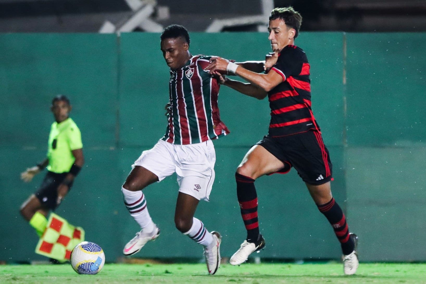 Lance de Flamengo x Fluminense, no Brasileirão Sub-20