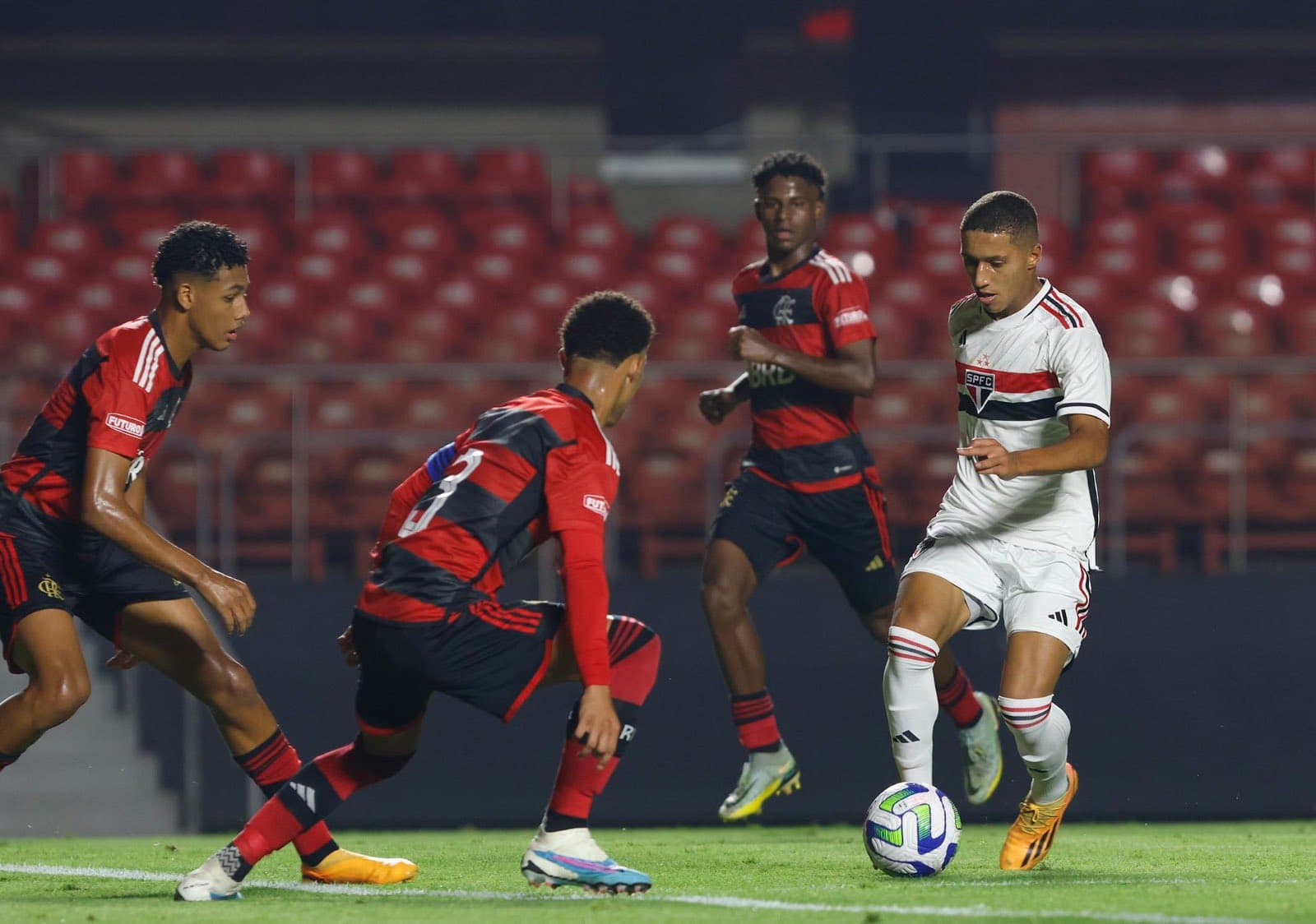 Flamengo x São Paulo no Brasileirão Sub-17 2023