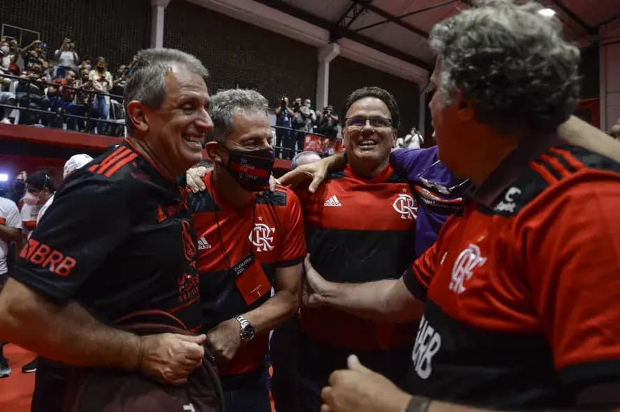 Dirigentes do Flamengo vão a Europa para compromissos