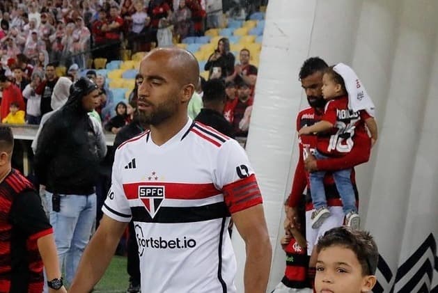 Lucas Moura x Fabrício Bruno em Flamengo x São Paulo