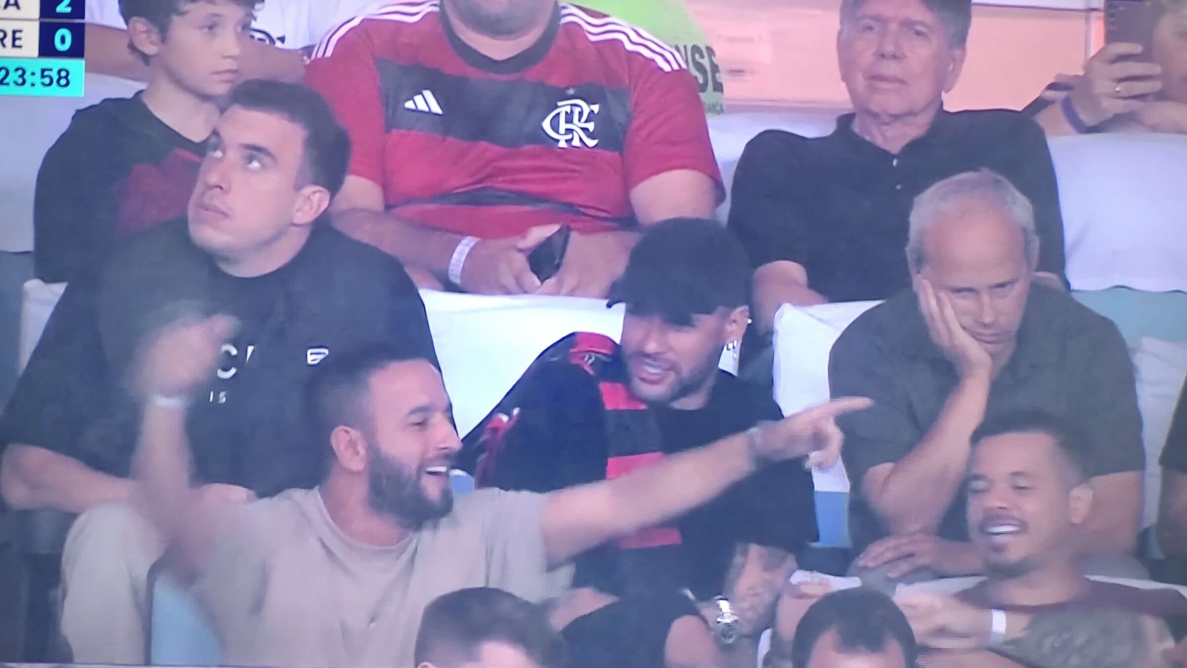 Neymar nas arquibancadas do Maracanã em Flamengo x Grêmio