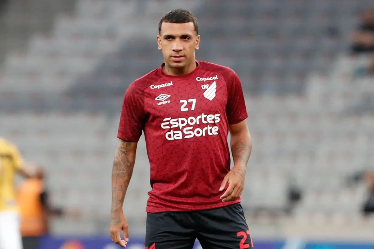 Petterson durante aquecimento no Athletico-PR