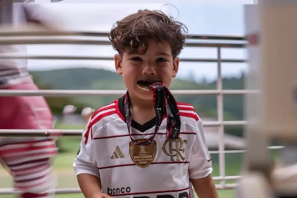 Filho de Everton Ribeiro, Totói segue amando o Flamengo de todo coração