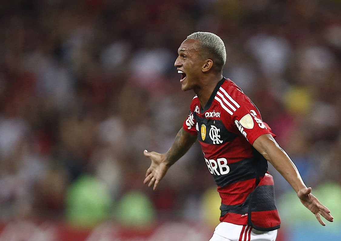 Wesley comemora boa atuação pelo Flamengo